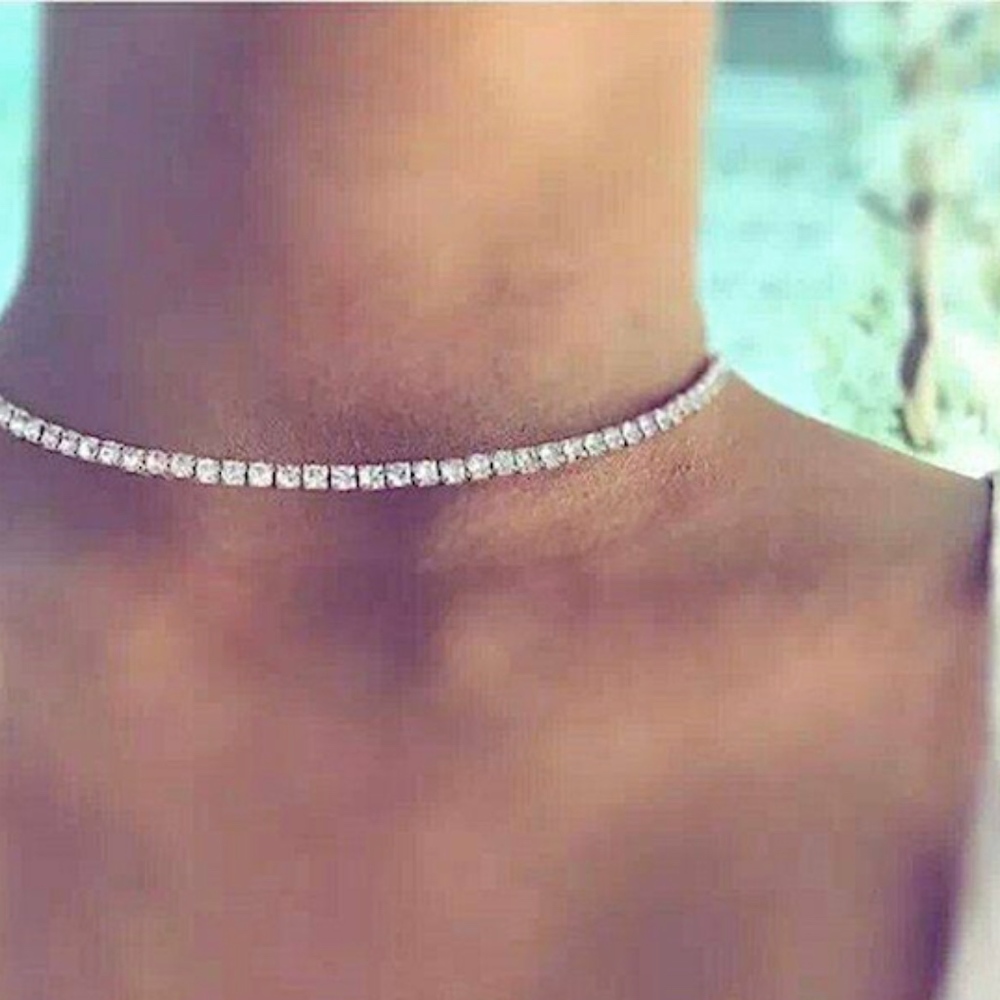 'Royal' Elegant Gold Choker Necklace - Picture 2 of 4